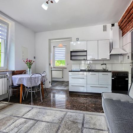 Ceglany Apartament Устрики-Долішні Екстер'єр фото