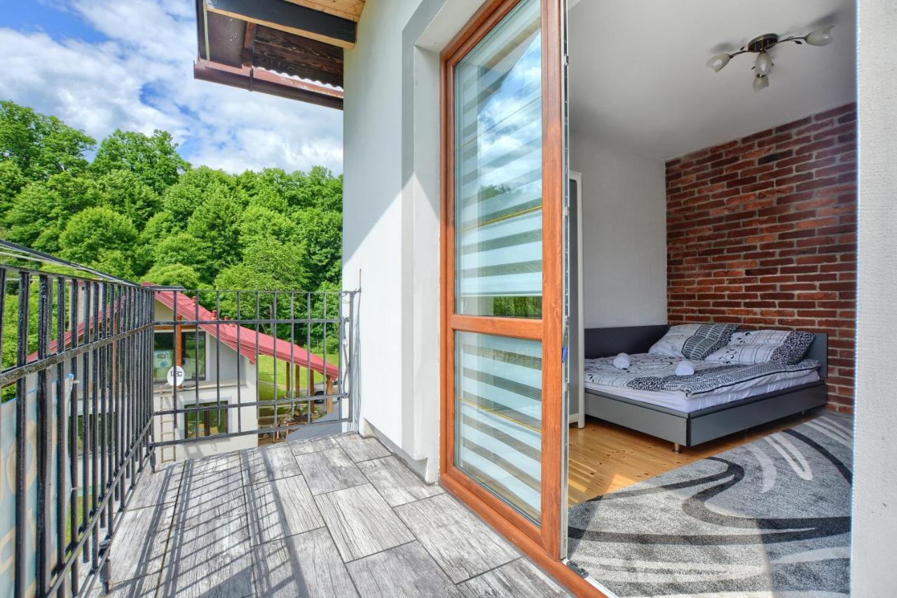 Ceglany Apartament Устрики-Долішні Екстер'єр фото