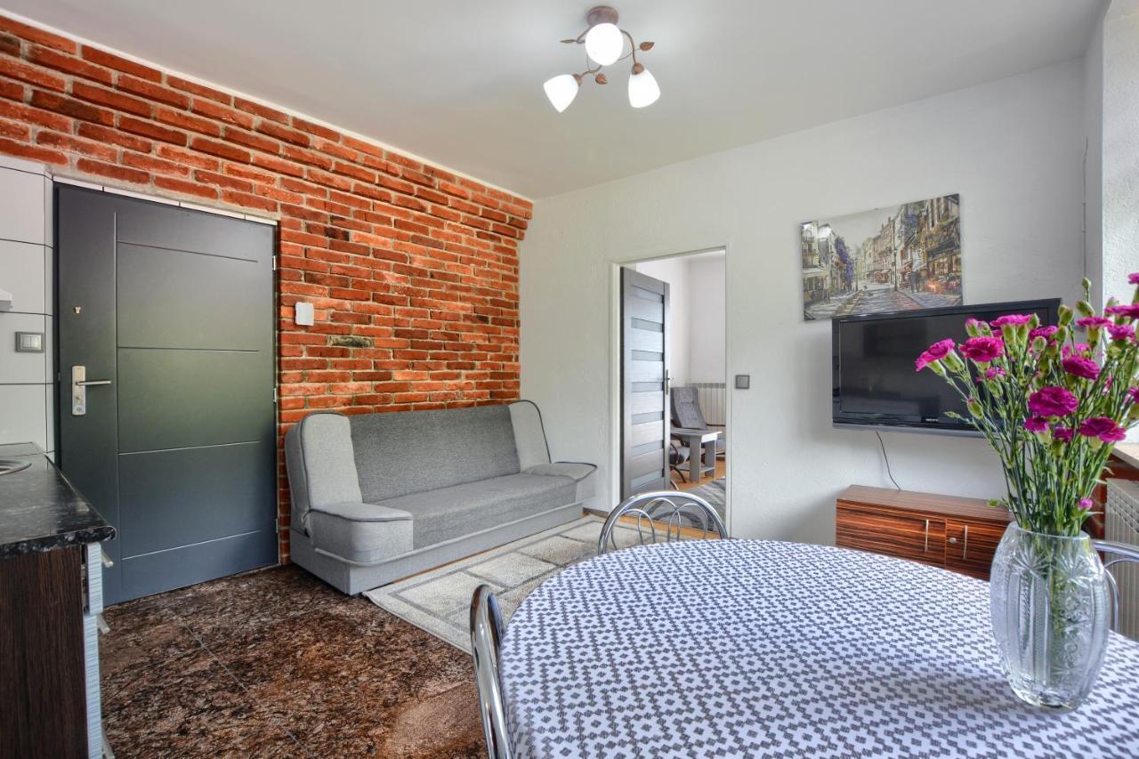 Ceglany Apartament Устрики-Долішні Екстер'єр фото