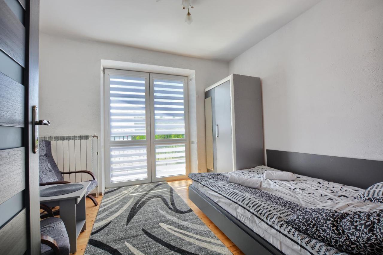 Ceglany Apartament Устрики-Долішні Екстер'єр фото