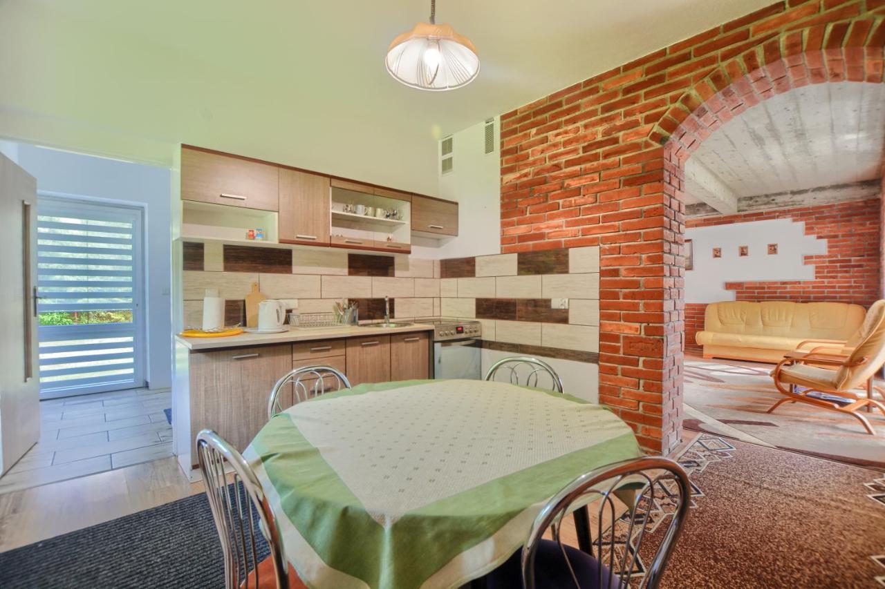 Ceglany Apartament Устрики-Долішні Екстер'єр фото