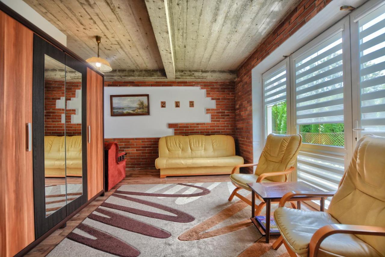 Ceglany Apartament Устрики-Долішні Екстер'єр фото
